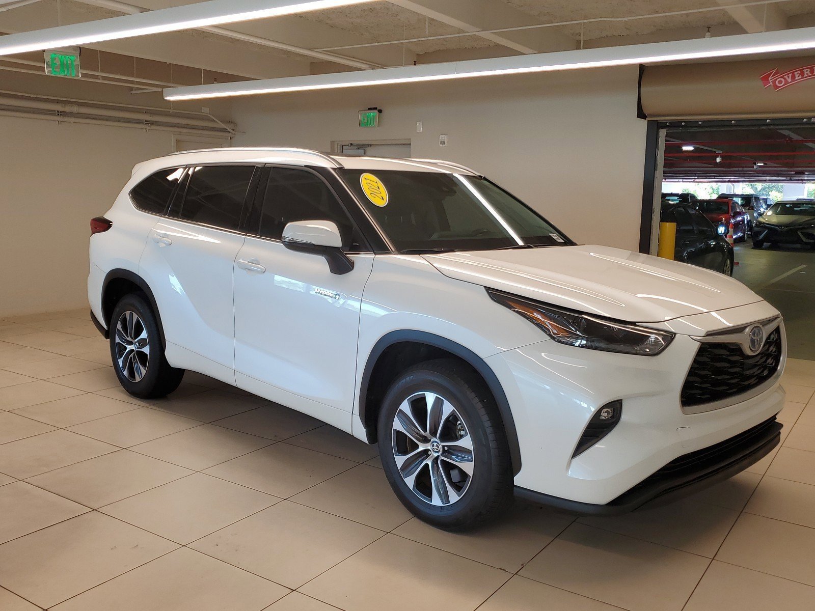 Used 2021 Blizzard Pearl Toyota Hybrid XLE image 9