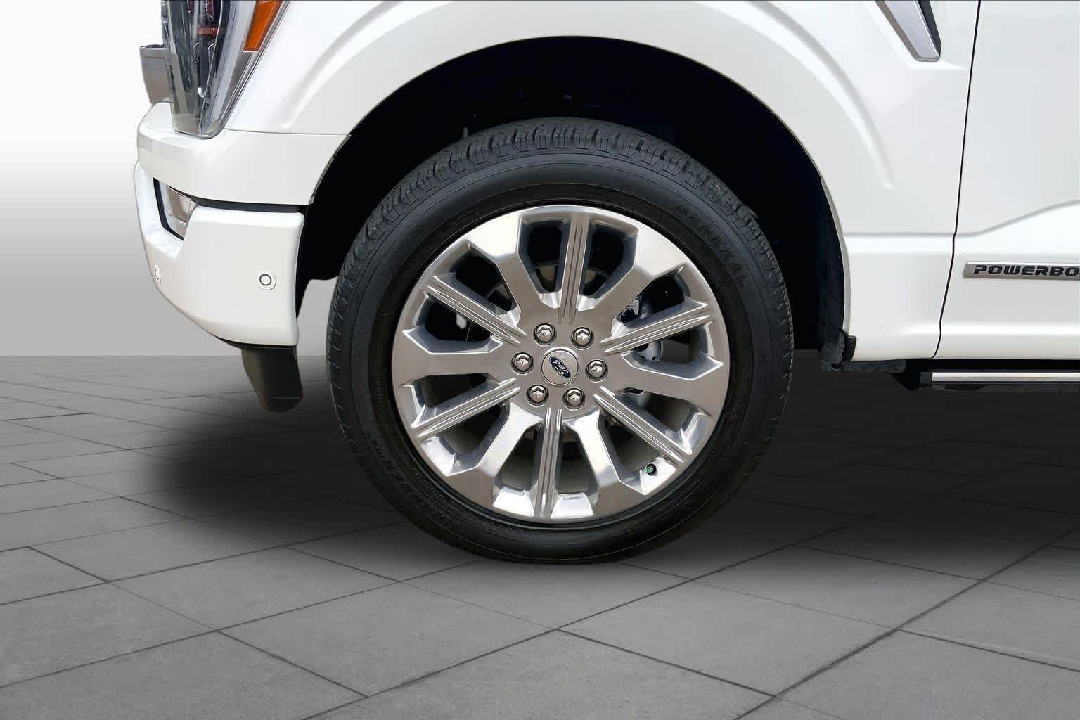 Used 2021 Star White Metallic Tri-Coat Ford Limited image 11