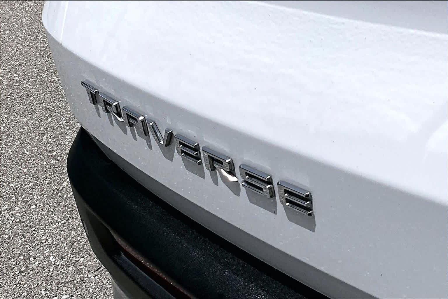 Used 2025 Summit White Chevrolet FWD LT image 10