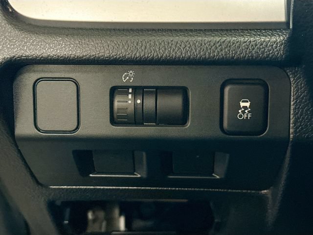 Used 2014  Subaru 2.5i Premium image 11