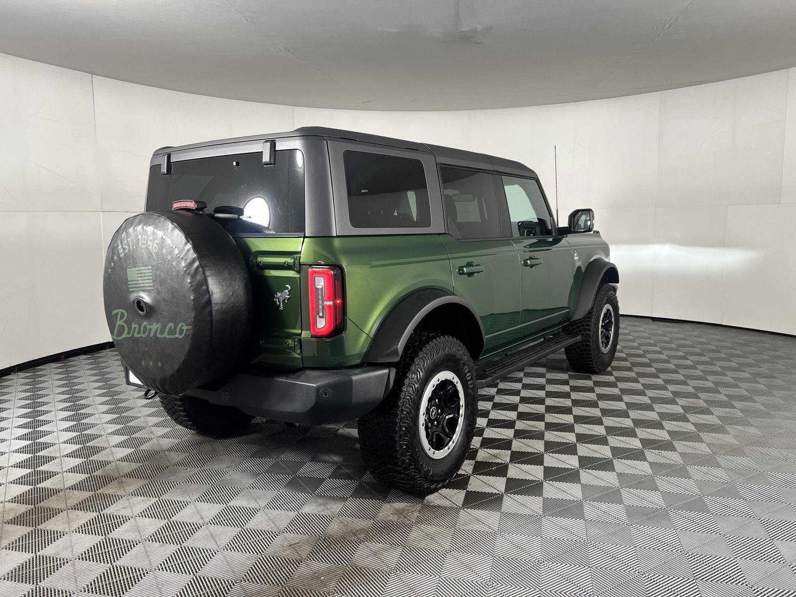 Used 2023 Eruption Green Ford Outer Banks image 33