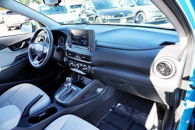 Used 2023 Green Hyundai SEL image 9