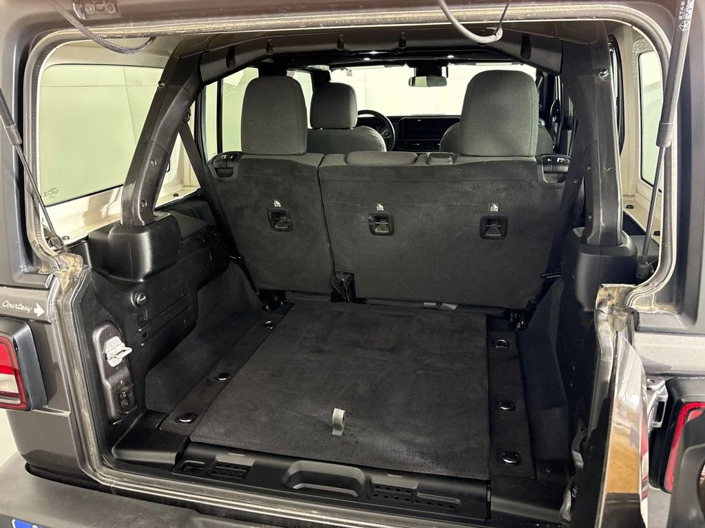Used 2025 Crystal Metallic Jeep Sport S image 18