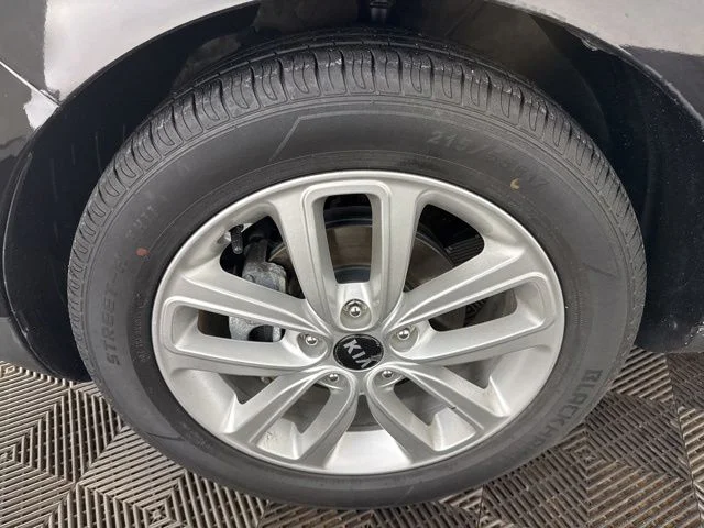 Used 2017 Black Kia Plus image 26