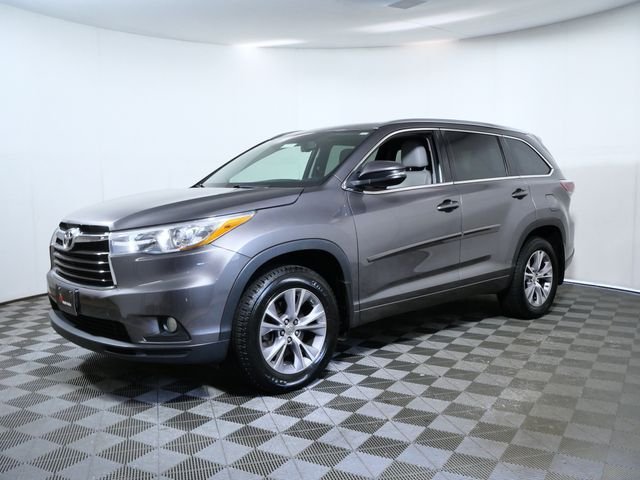 Used 2015 Gray Toyota XLE V6 image 2
