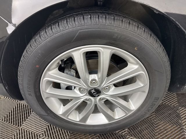 Used 2017 Black Kia Plus image 26