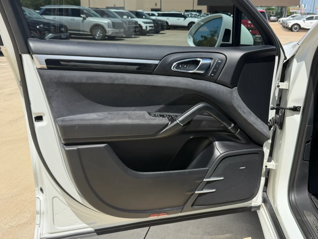 Used 2017  Porsche GTS image 20