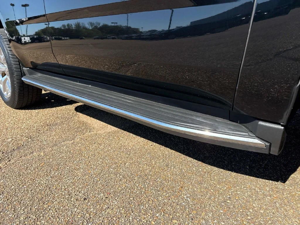 Used 2017 Black GMC SLT image 10