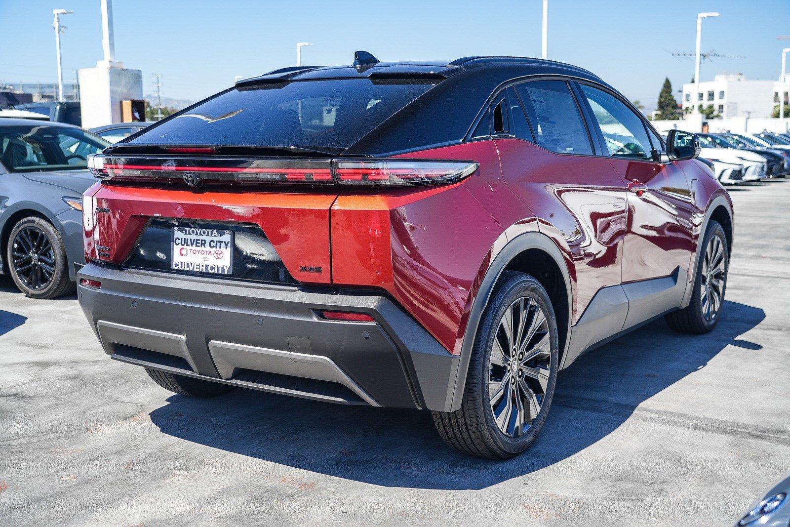 New 2026 Tandoori with Midnight Black Metallic roof <sup>1</sup> Toyota  XSE image 8