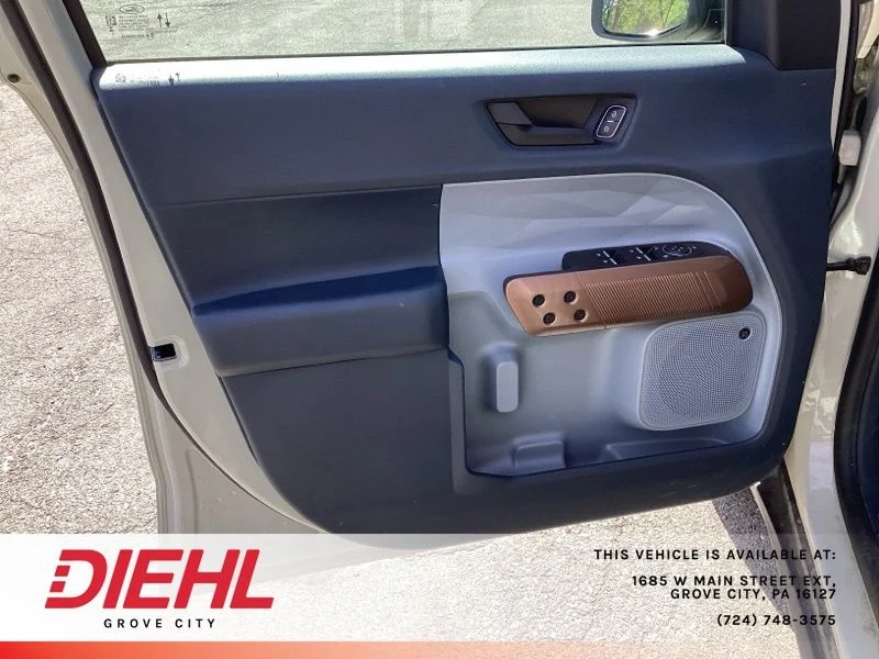 Used 2024  Ford Lariat image 18