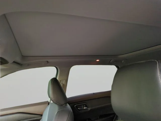 Used 2021 Silver Nissan Platinum image 22