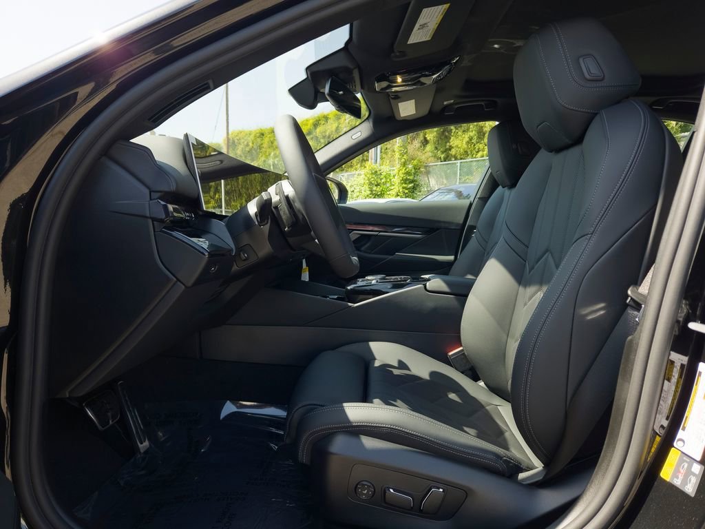 New 2026 Black Sapphire Metallic BMW 550e xDrive image 8