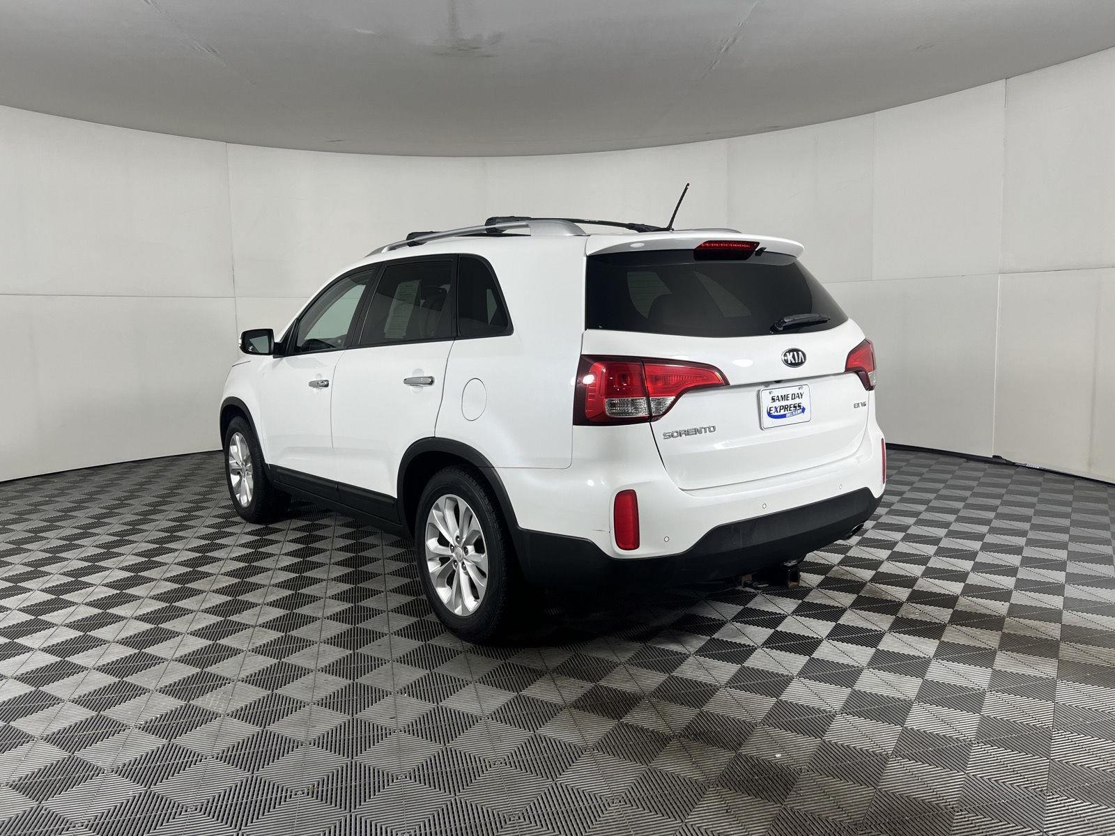 Used 2015 Snow White Pearl Kia EX image 5