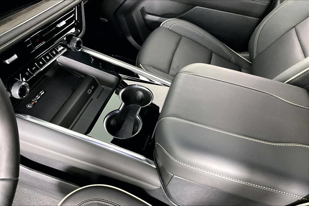 2025 Chevrolet Suburban Premier - Photo 13