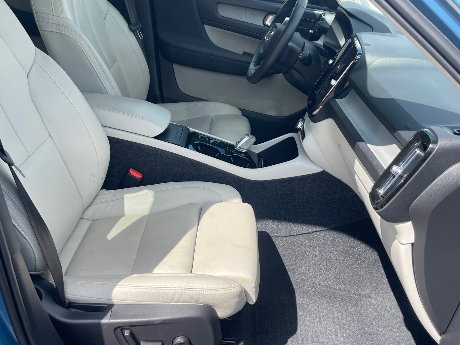 Used 2023 Thunder Grey Metallic Volvo Ultimate Dark Theme image 11