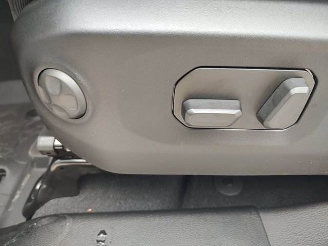 New 2026 Bright White Clear-Coat Exterior Paint Jeep Rubicon X image 29