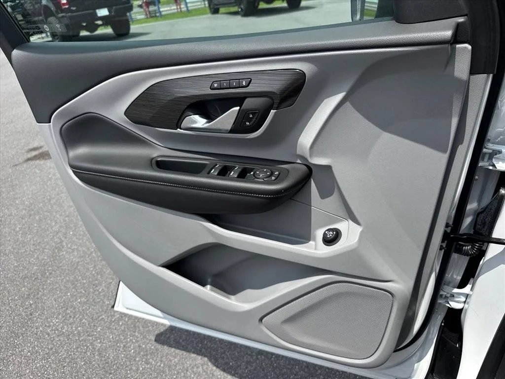 Used 2023 Summit White GMC SLT image 18