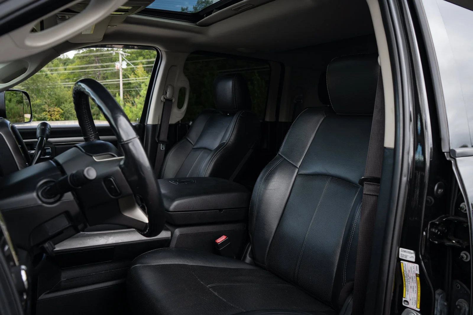 Used 2018 Black Ram Laramie image 15