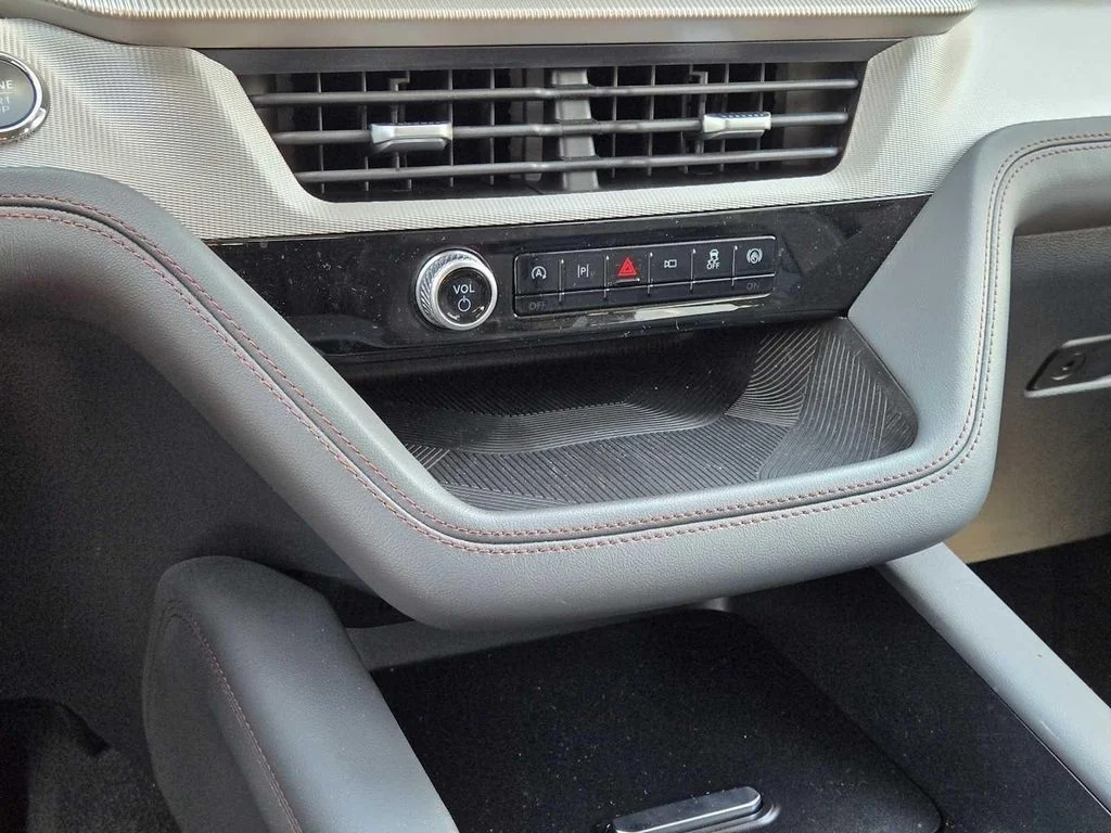 2025 Ford Explorer Active - Photo 28