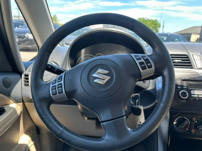 Used 2012 Gray Suzuki LE Sedan 4D image 44