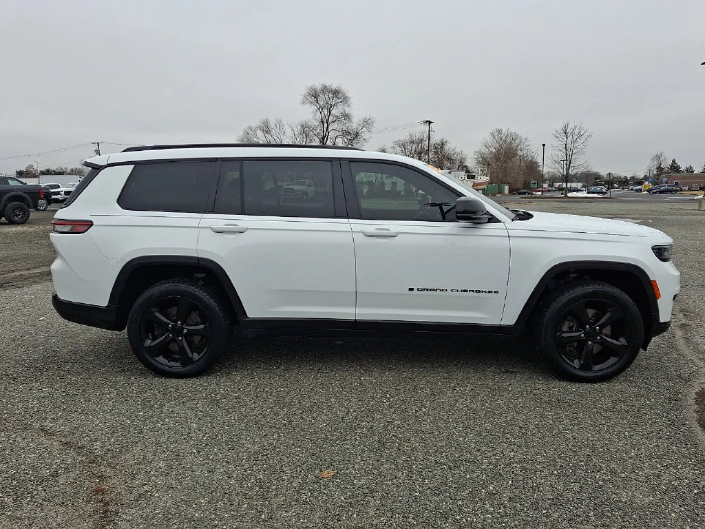 Used 2023 Bright White Clearcoat Jeep Altitude image 13