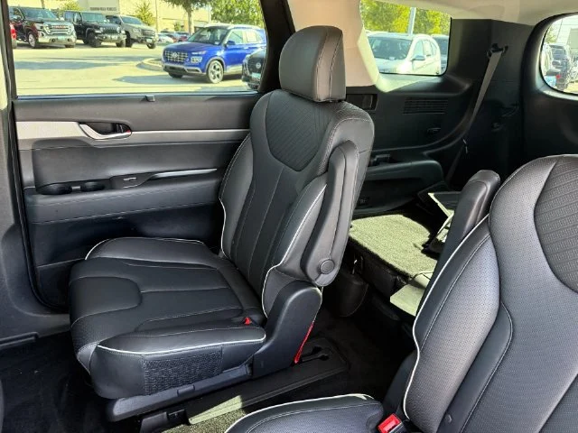 Used 2025 Graphite Hyundai XRT image 32