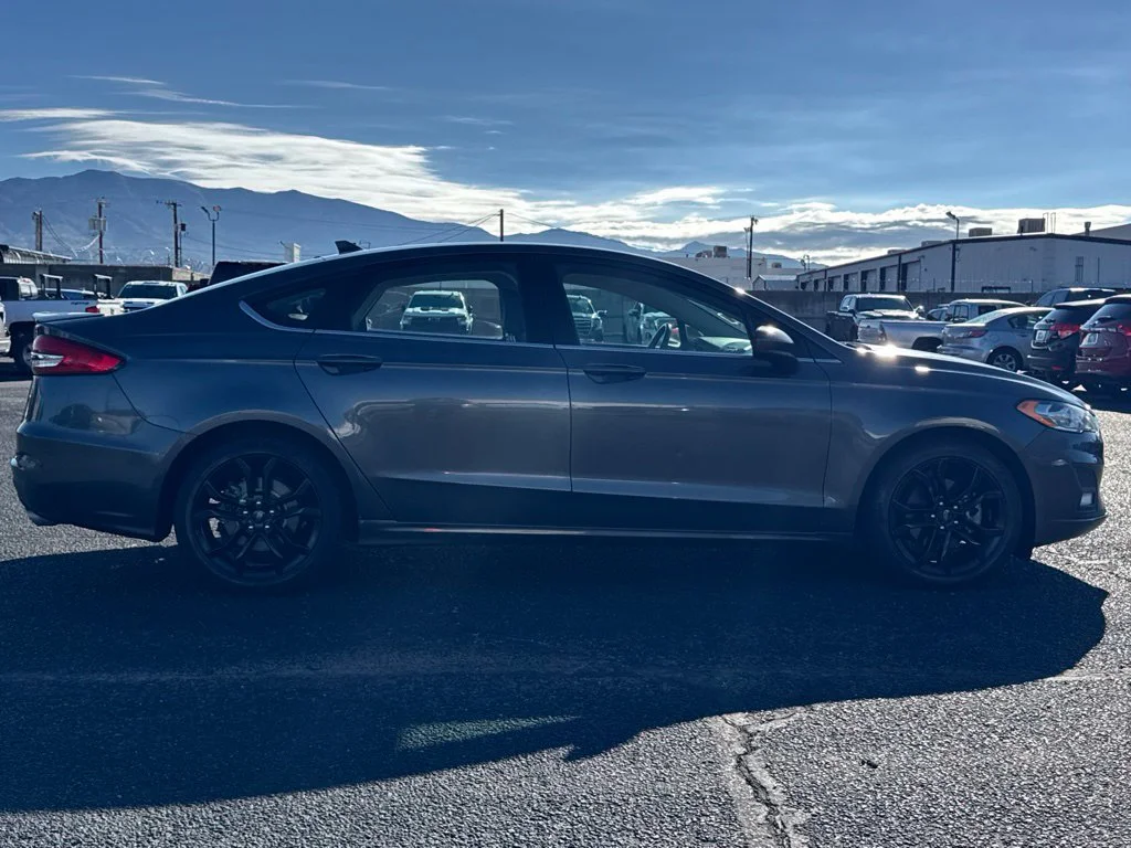 2020 Ford Fusion SE - Photo 9