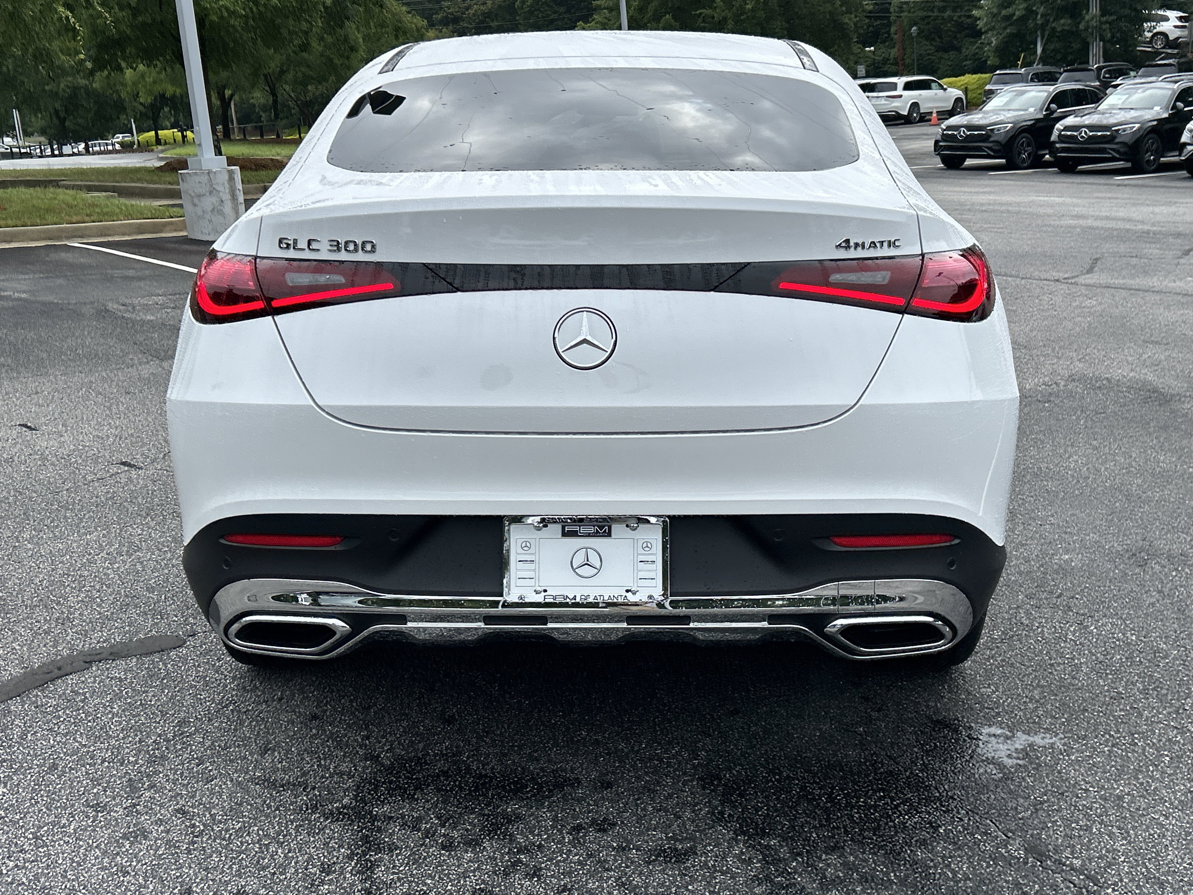 New 2026 MANUFAKTUR Moonlight White Metallic Mercedes-Benz GLC 300 4MATIC® Coupe image 7