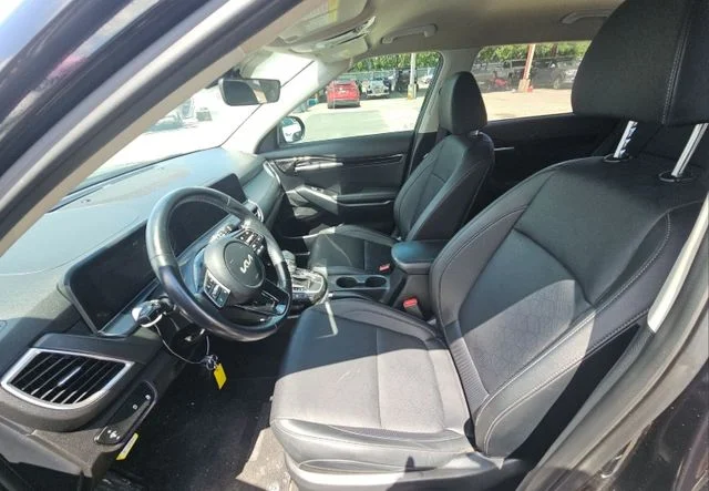 Used 2024 Black Kia EX image 5