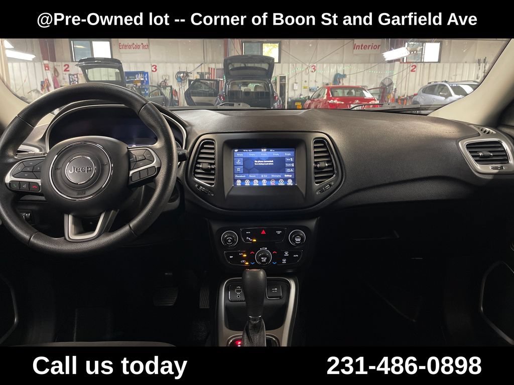 Used 2018  Jeep Sport image 18