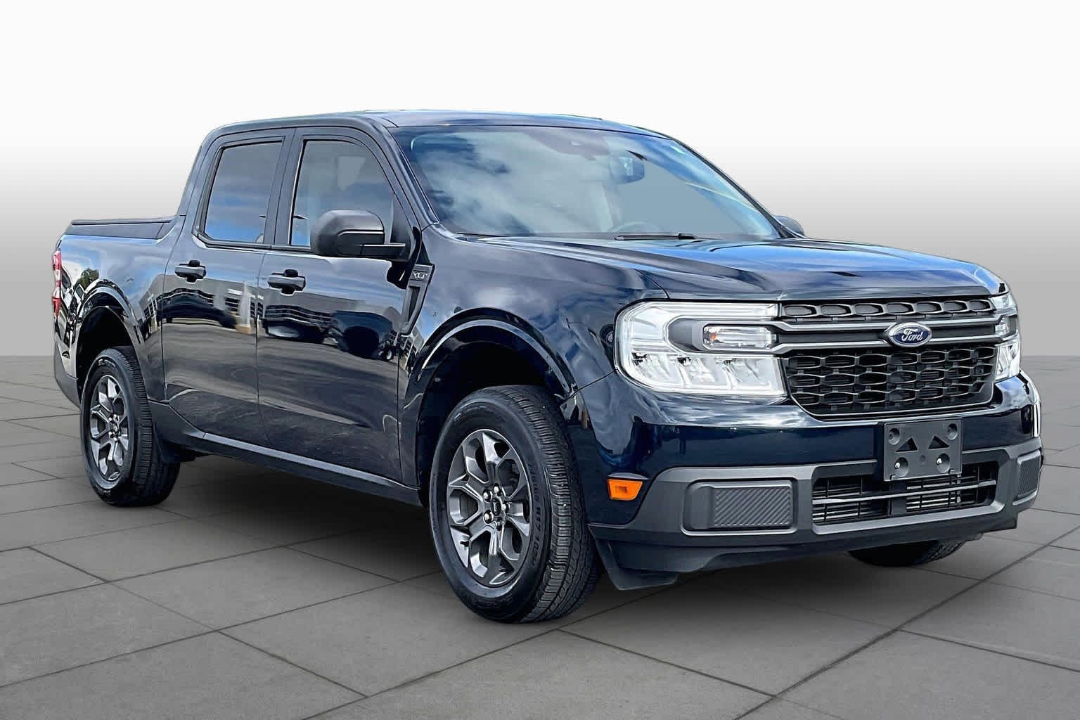 Used 2022 Alto Blue Tinted Clearcoat Metallic Ford XLT image 3