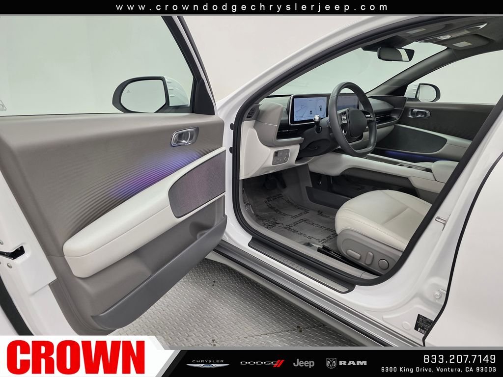 Used 2023 White Hyundai SEL image 25