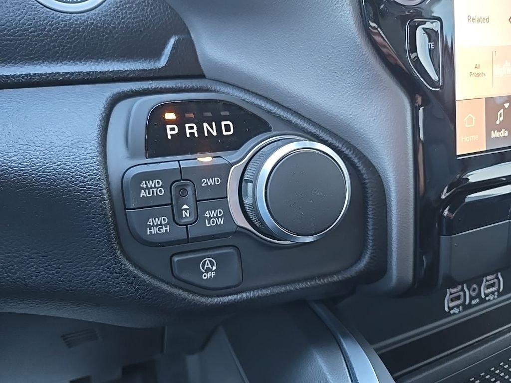 New 2026 Diamond Black Crystal Pearl-Coat Exterior Paint RAM Big Horn/Lone Star image 56