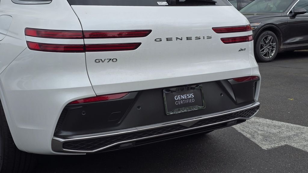 Used 2026 White Genesis 2.5T Select image 13