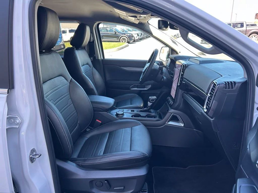 Certified Used 2025 Oxford White Ford Lariat image 33
