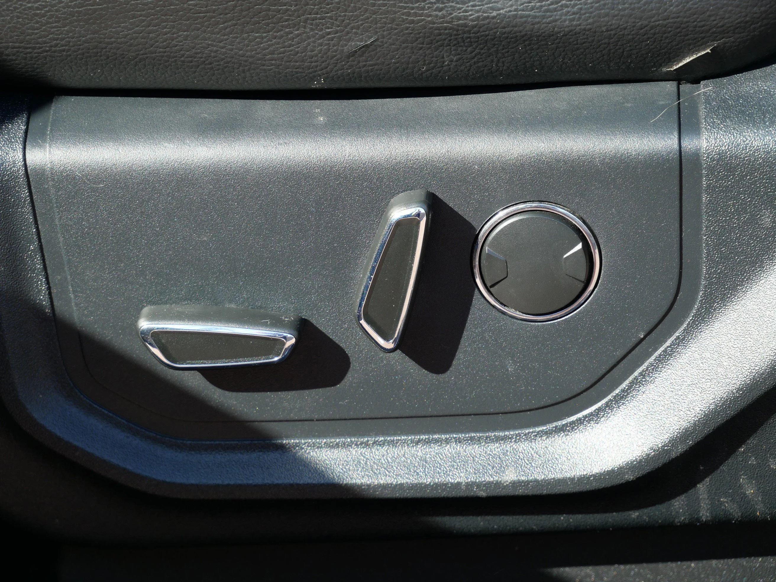 Used 2015 Magnetic Metallic Ford Lariat image 12