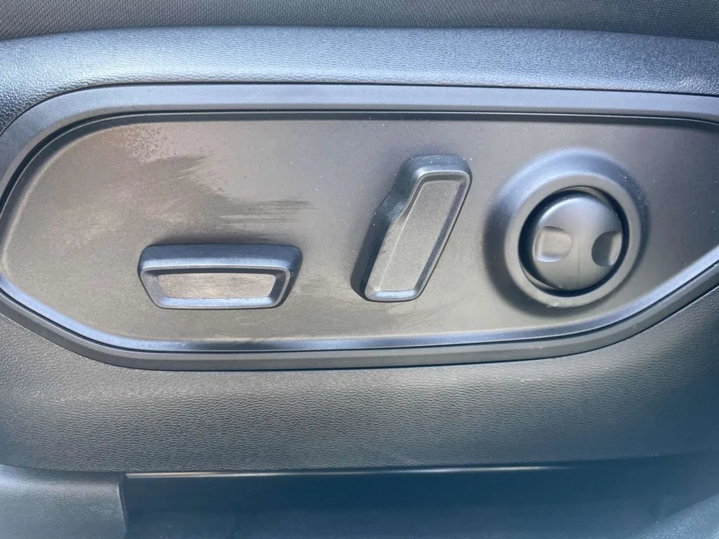 New 2026 Hydro Blue Pearlcoat Jeep Laredo image 26