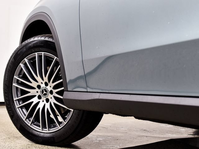 New 2026 Verde Silver Metallic Mercedes-Benz GLC 300 image 58