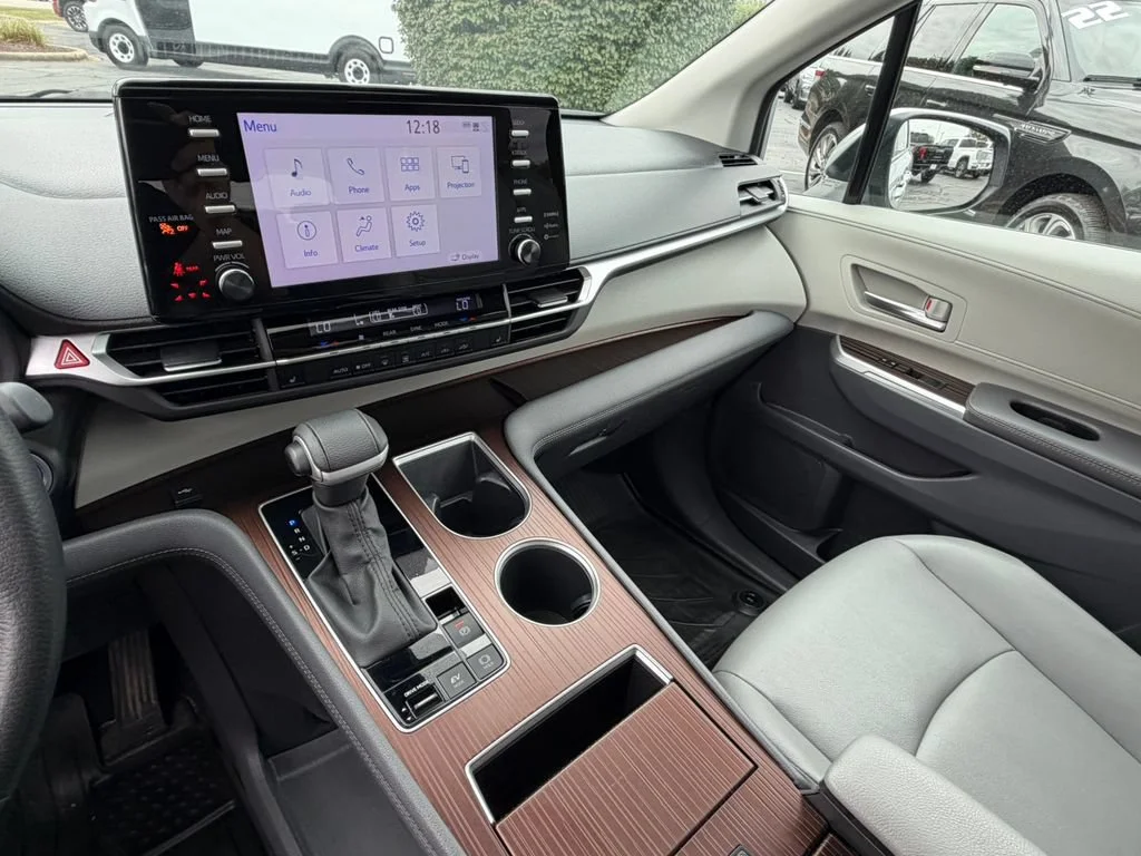 2024 Toyota Sienna XLE - Photo 35