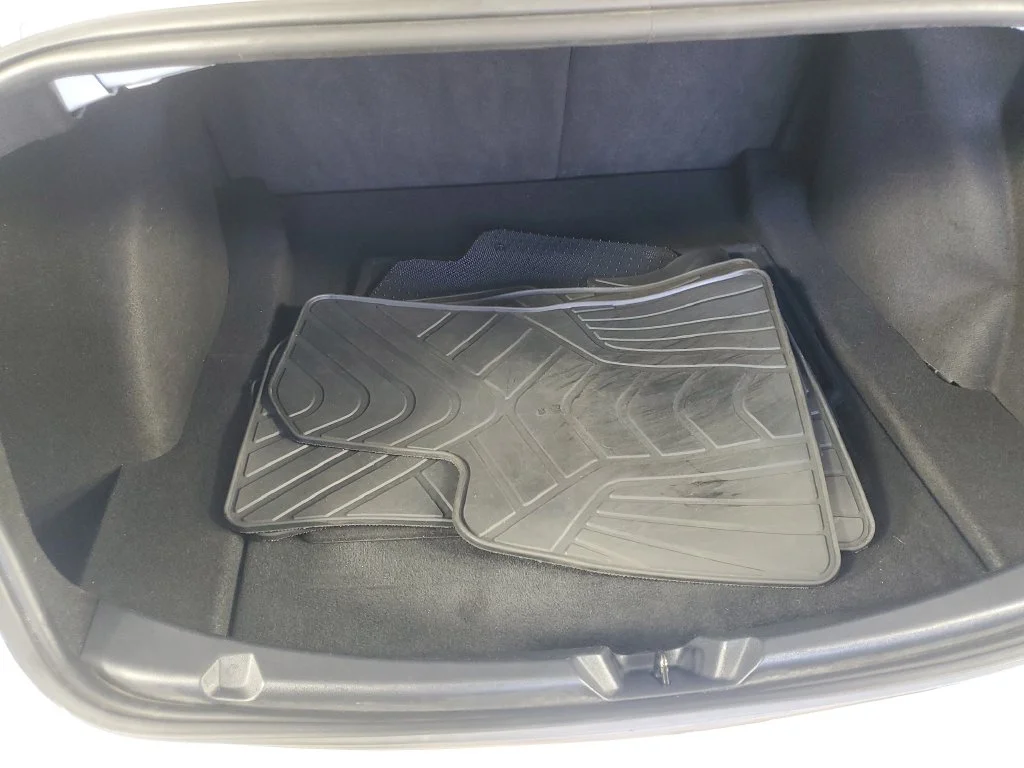 Used 2019  Tesla Standard Range Plus image 28