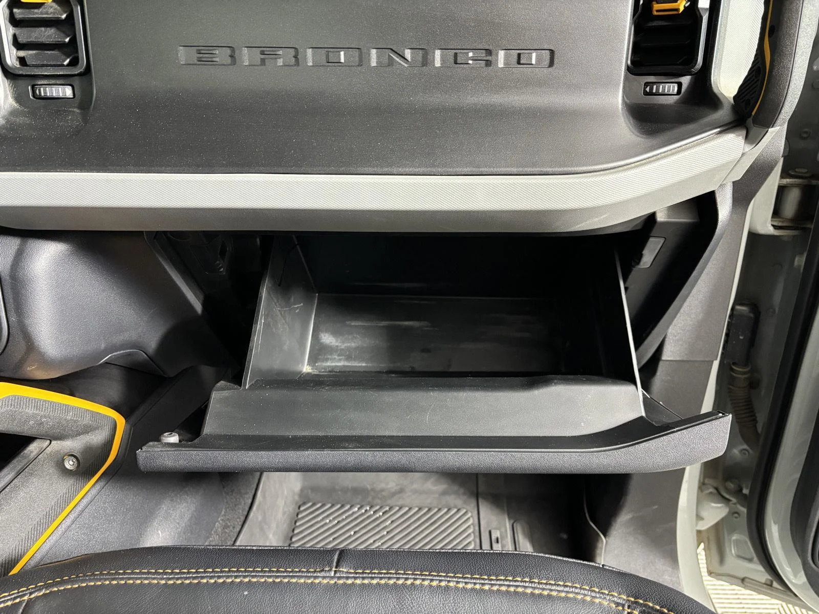 Used 2023 Cactus Gray Ford Badlands image 25