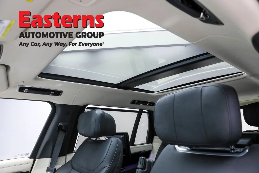 Used 2024 White Land Rover Autobiography image 39