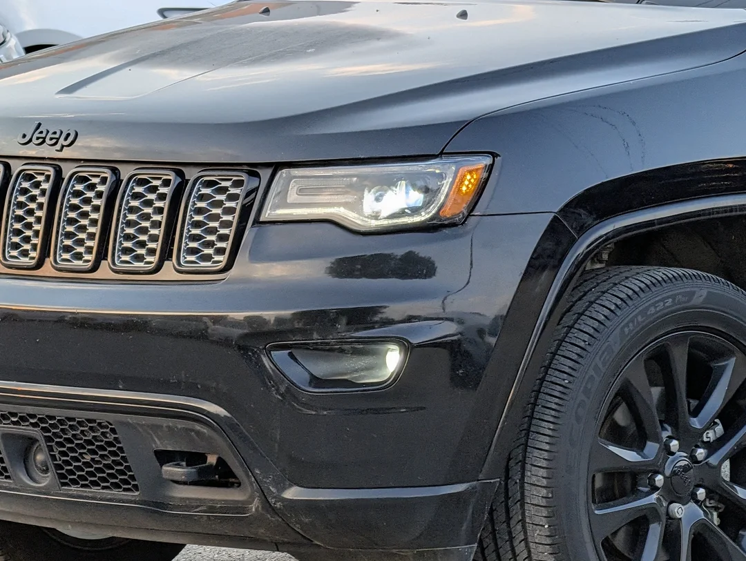 Used 2020 Black Jeep Altitude - - 4x4 - Leather Seats - Power Sunroof - Navigation & More! image 10