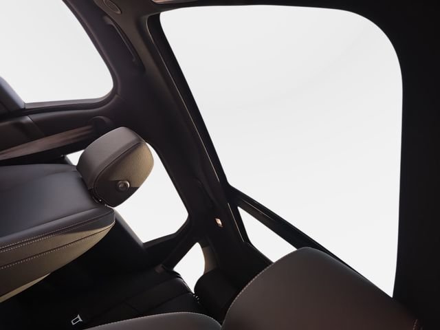New 2026 Santorini Black Land Rover Belgravia Edition image 20