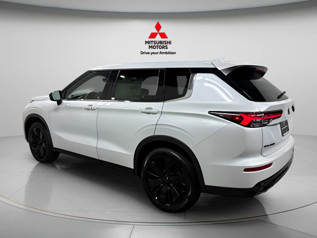 New 2026 White Diamond Mitsubishi LE image 4