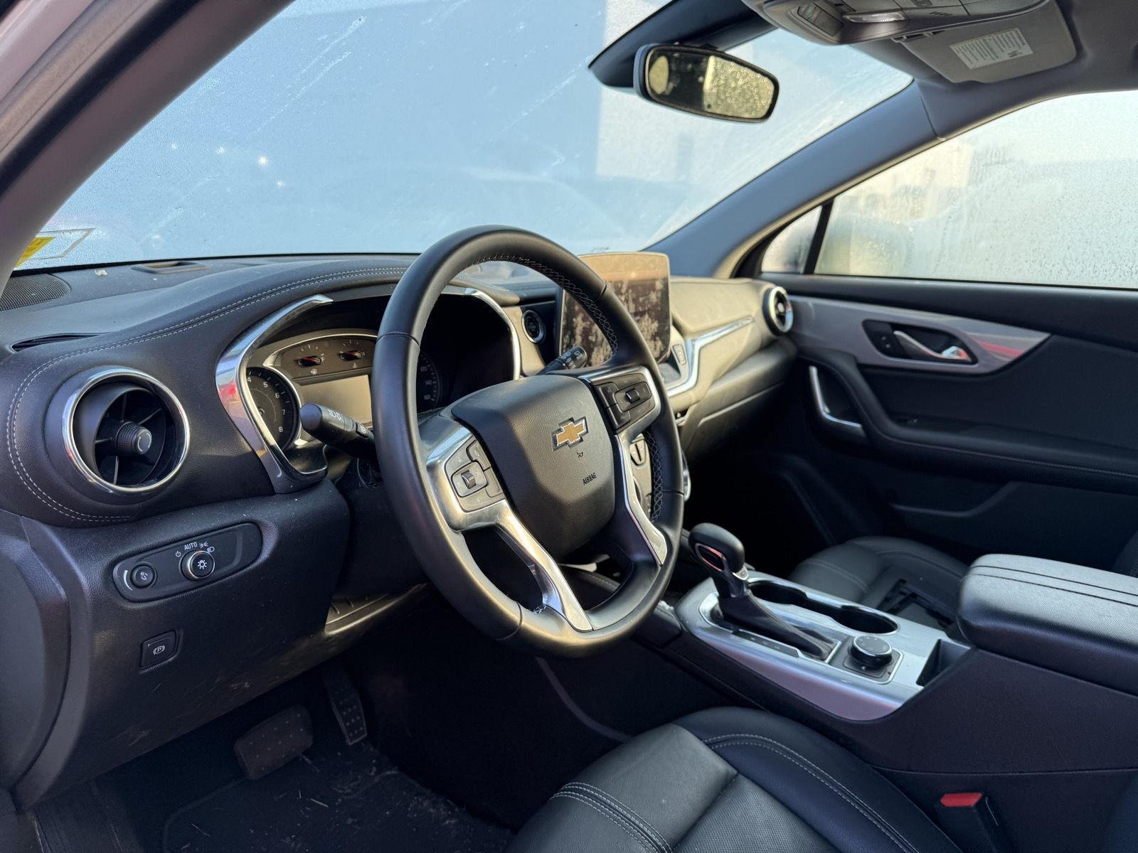 Used 2024 Summit White Chevrolet LT image 10