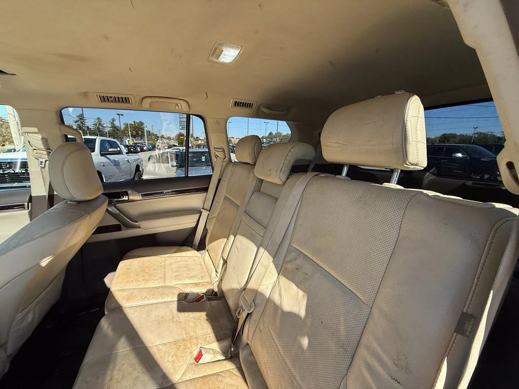 Used 2015 White Lexus 460 image 25