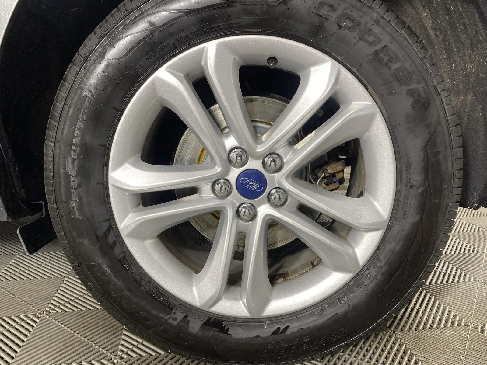 Used 2020  Ford SEL image 9