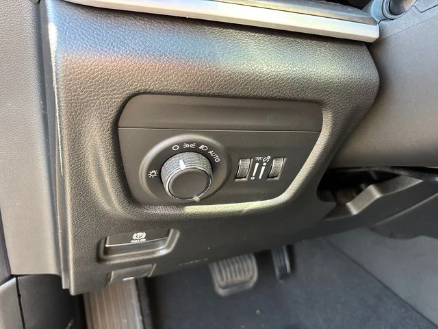 New 2026 Baltic Gray Metallic Clear-Coat Exterior Paint Jeep Altitude image 16
