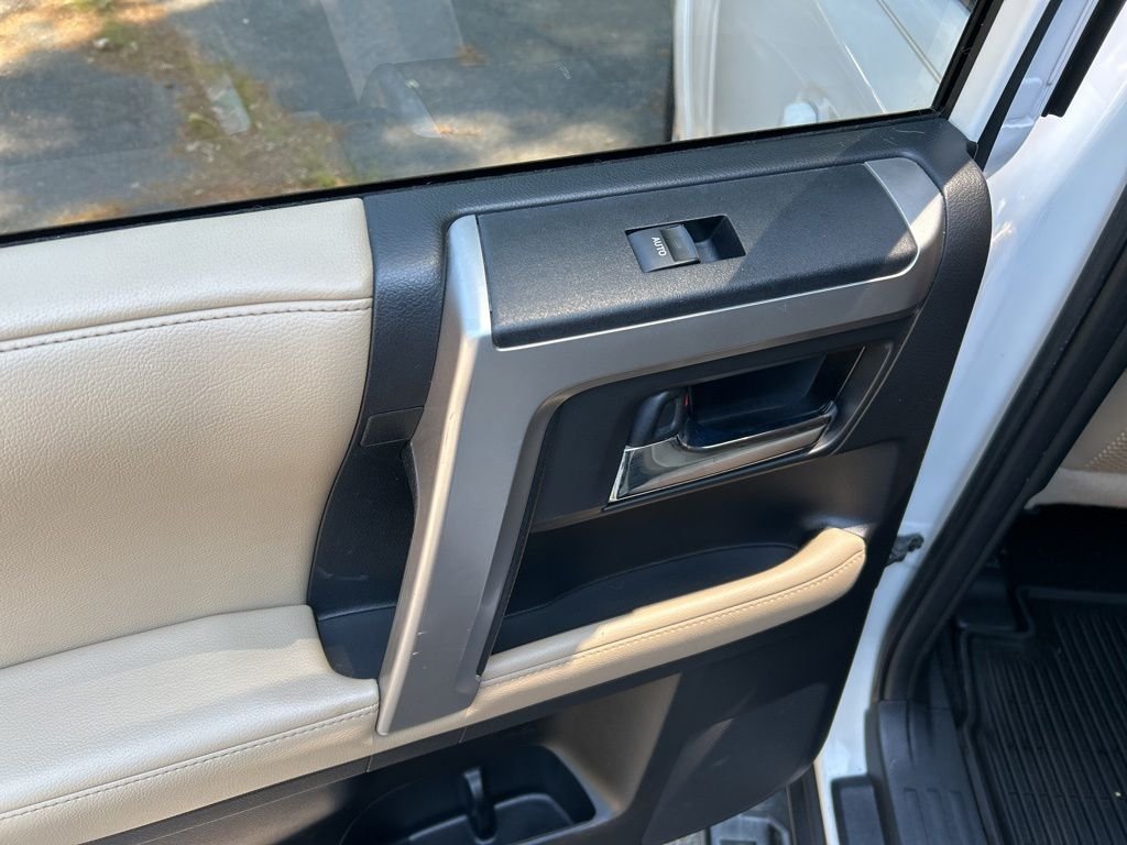 Used 2018 White Toyota SR5 Premium image 26